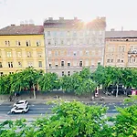 Jozsef 28 Apartment - 5 Mins To New York Cafe